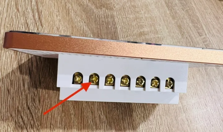 Tiếp xúc điểm đồng trên công tắc chính hãng EITsmart